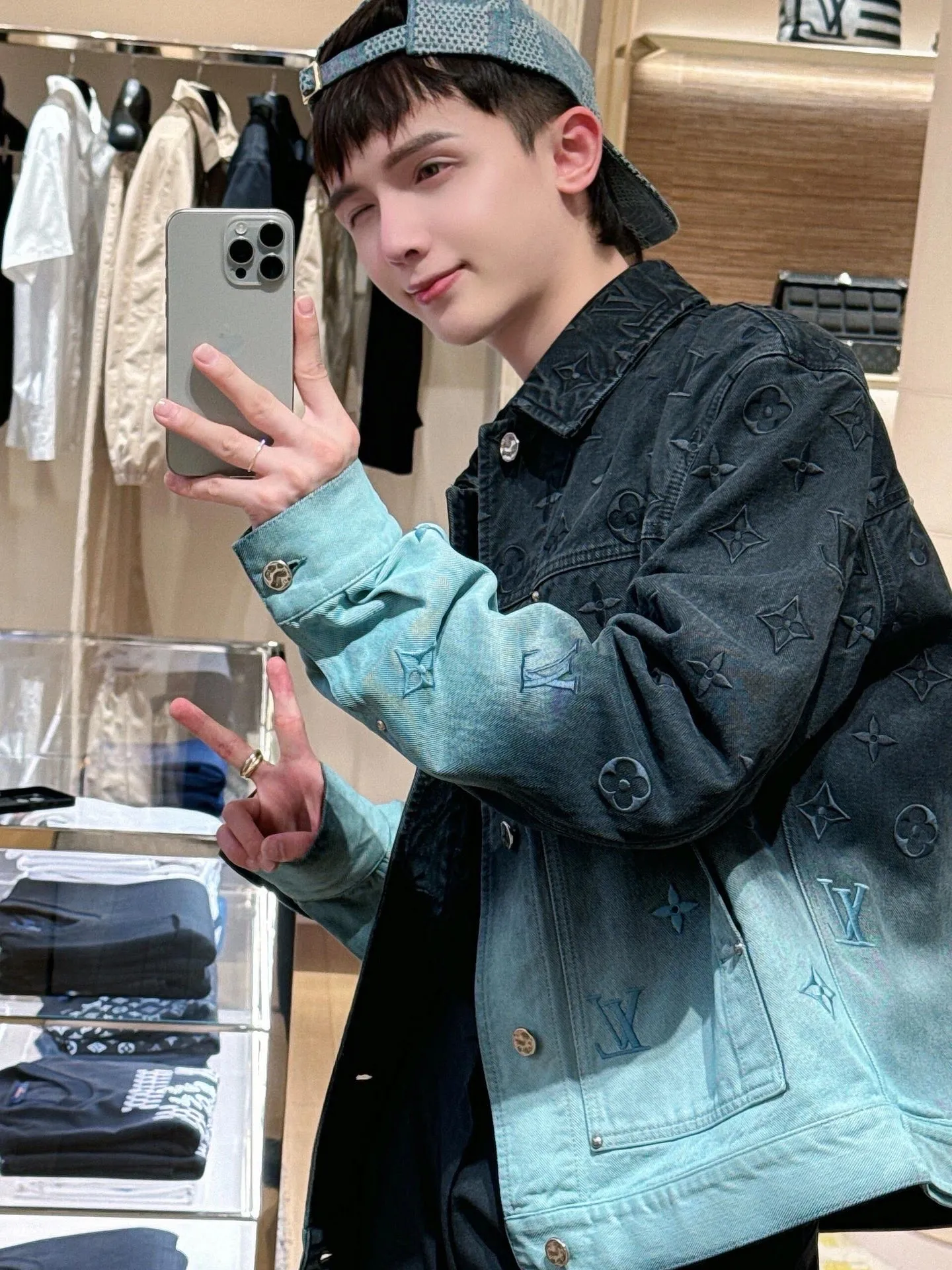 Louis Vuitton/Louis Vuitton presbyopic gradient embroidered denim jacket